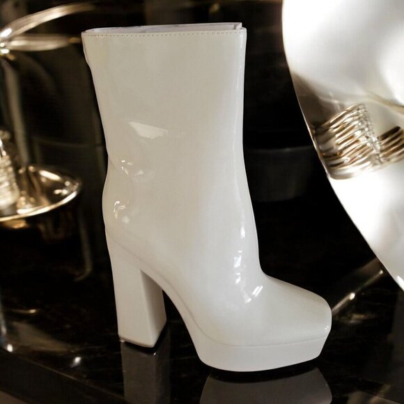 Guess Shoes - Guess Ivory Patent Leather Platform Ankle Boots W/Block Heel & Side Zipper 7M